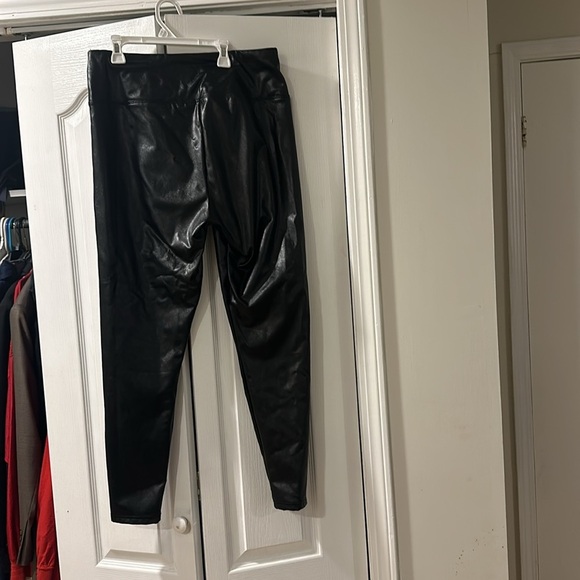 Black faux leather leggings - Picture 3 of 4
